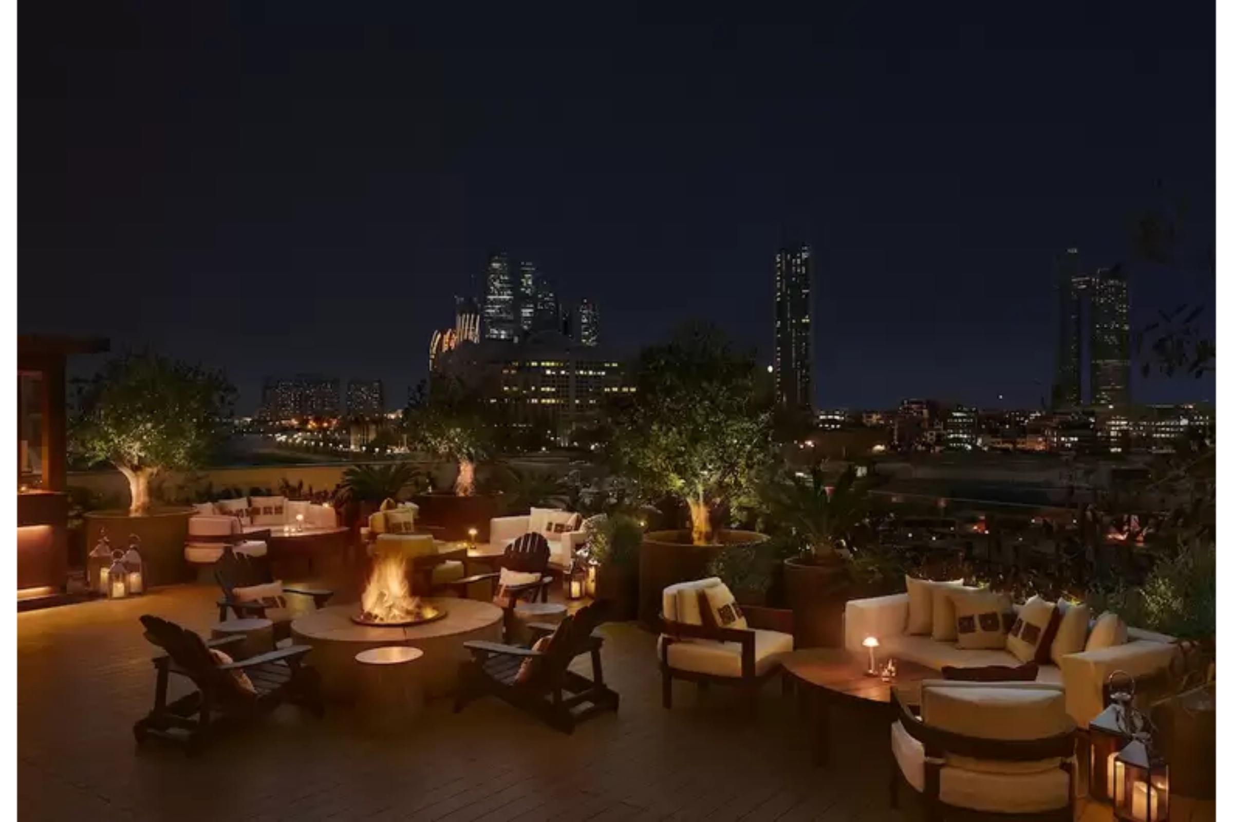 The Abu Dhabi Edition Екстер'єр фото The rooftop bar at the Mandarin Oriental, Munich