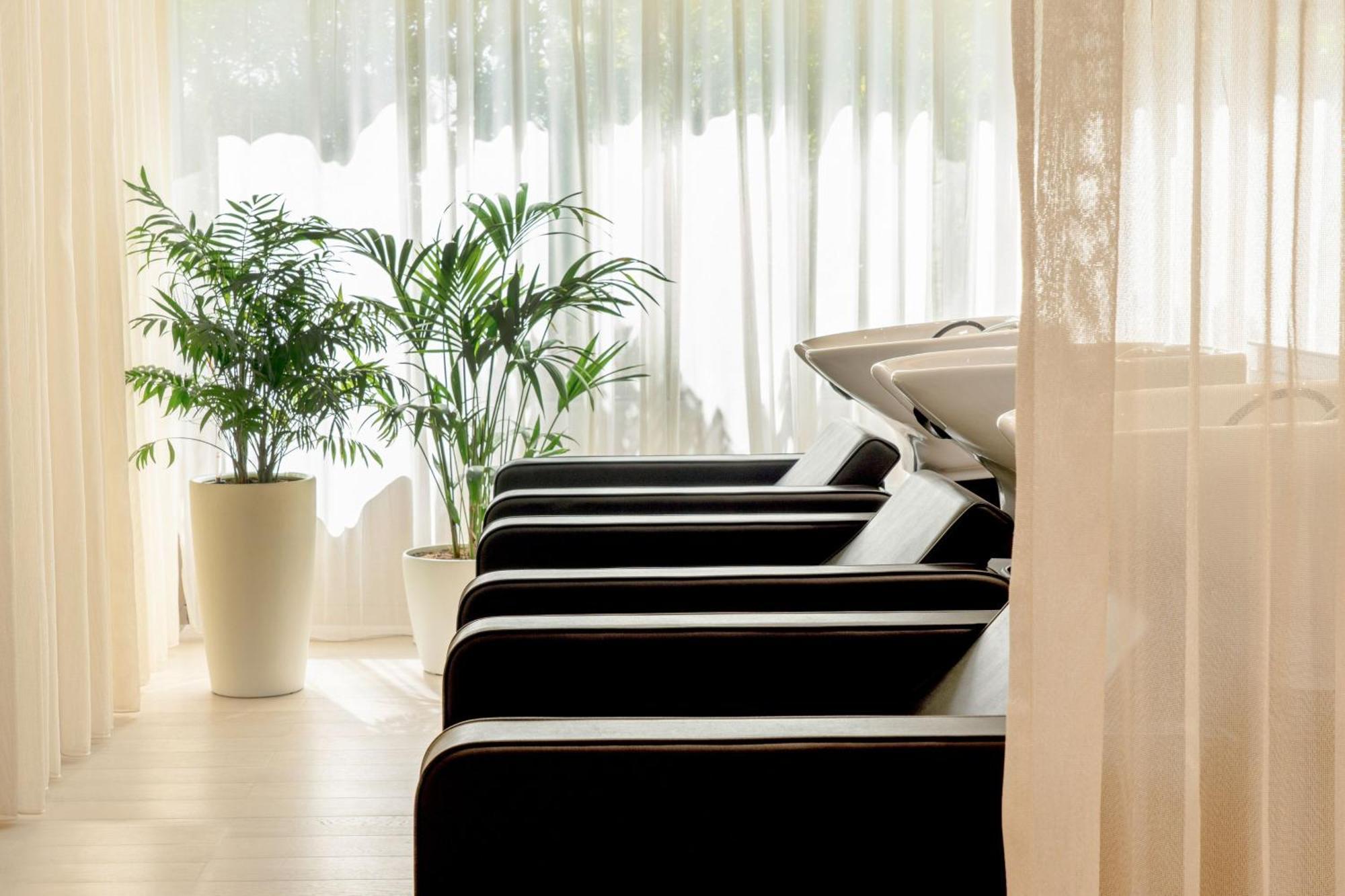The Abu Dhabi Edition Екстер'єр фото A hair salon