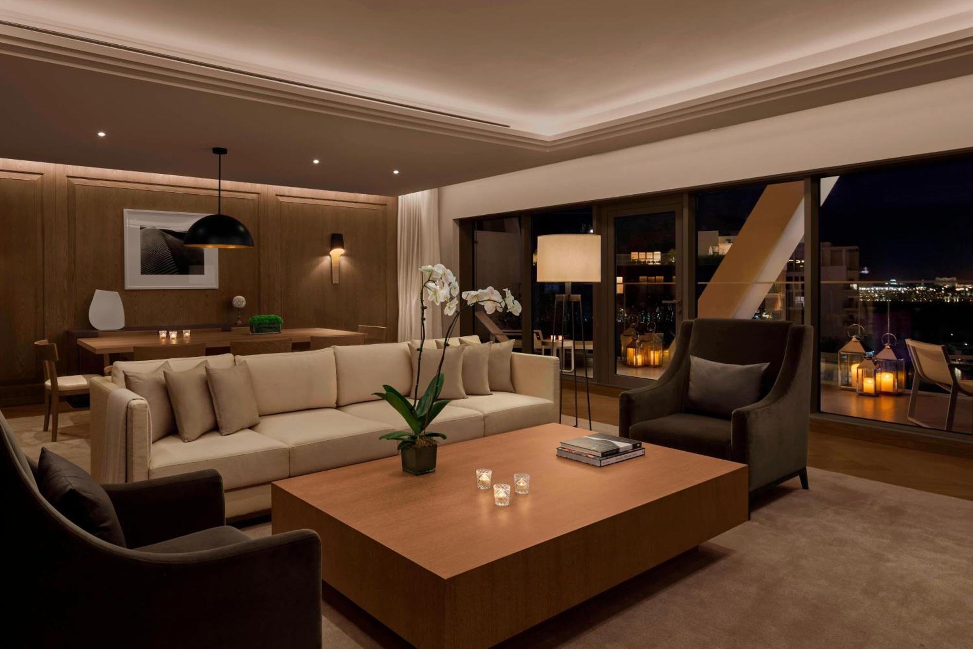 The Abu Dhabi Edition Екстер'єр фото The living room of a suite at the Mandarin Oriental, Bangkok