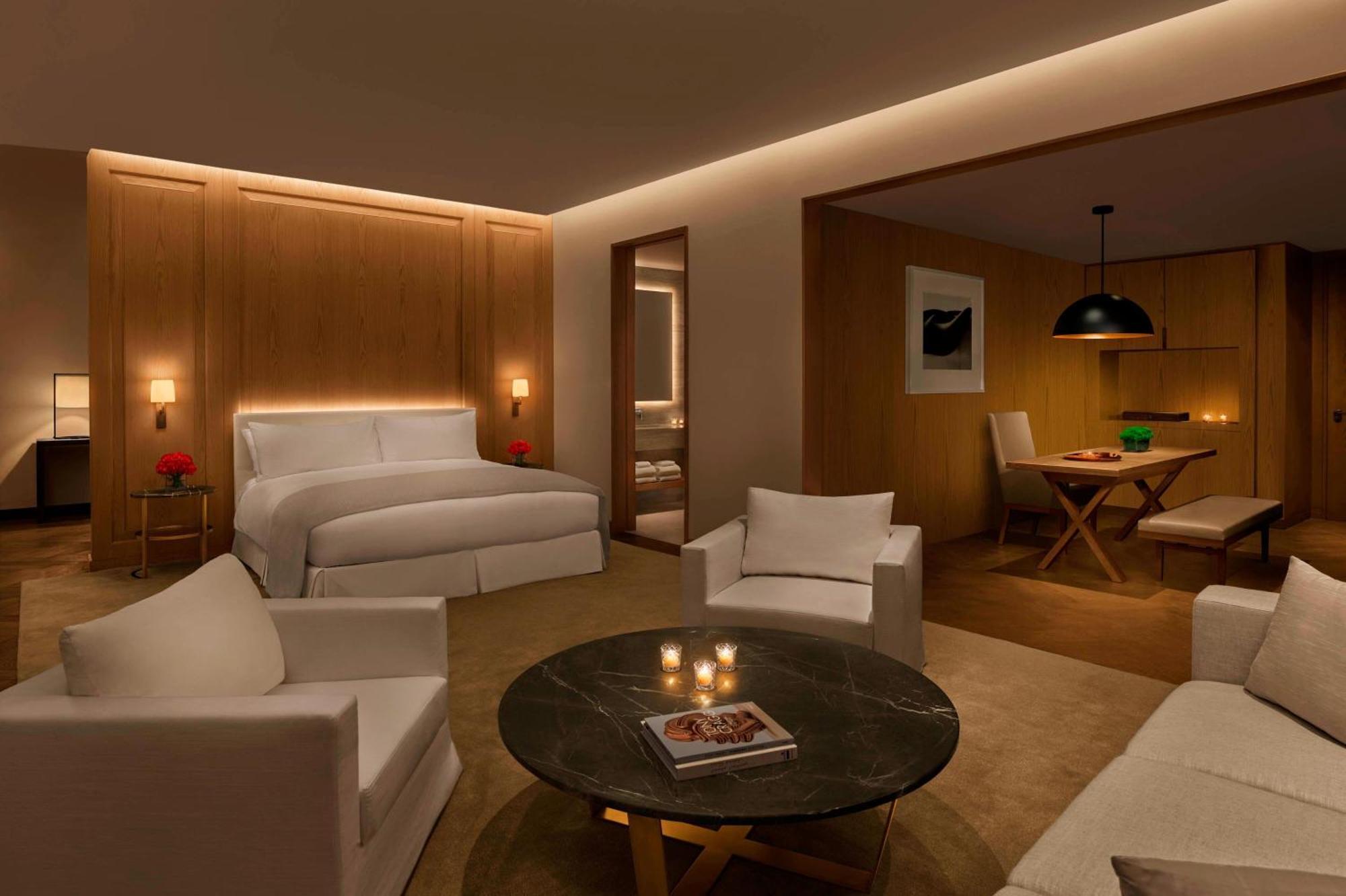 The Abu Dhabi Edition Екстер'єр фото A suite at the Mandarin Oriental, Munich