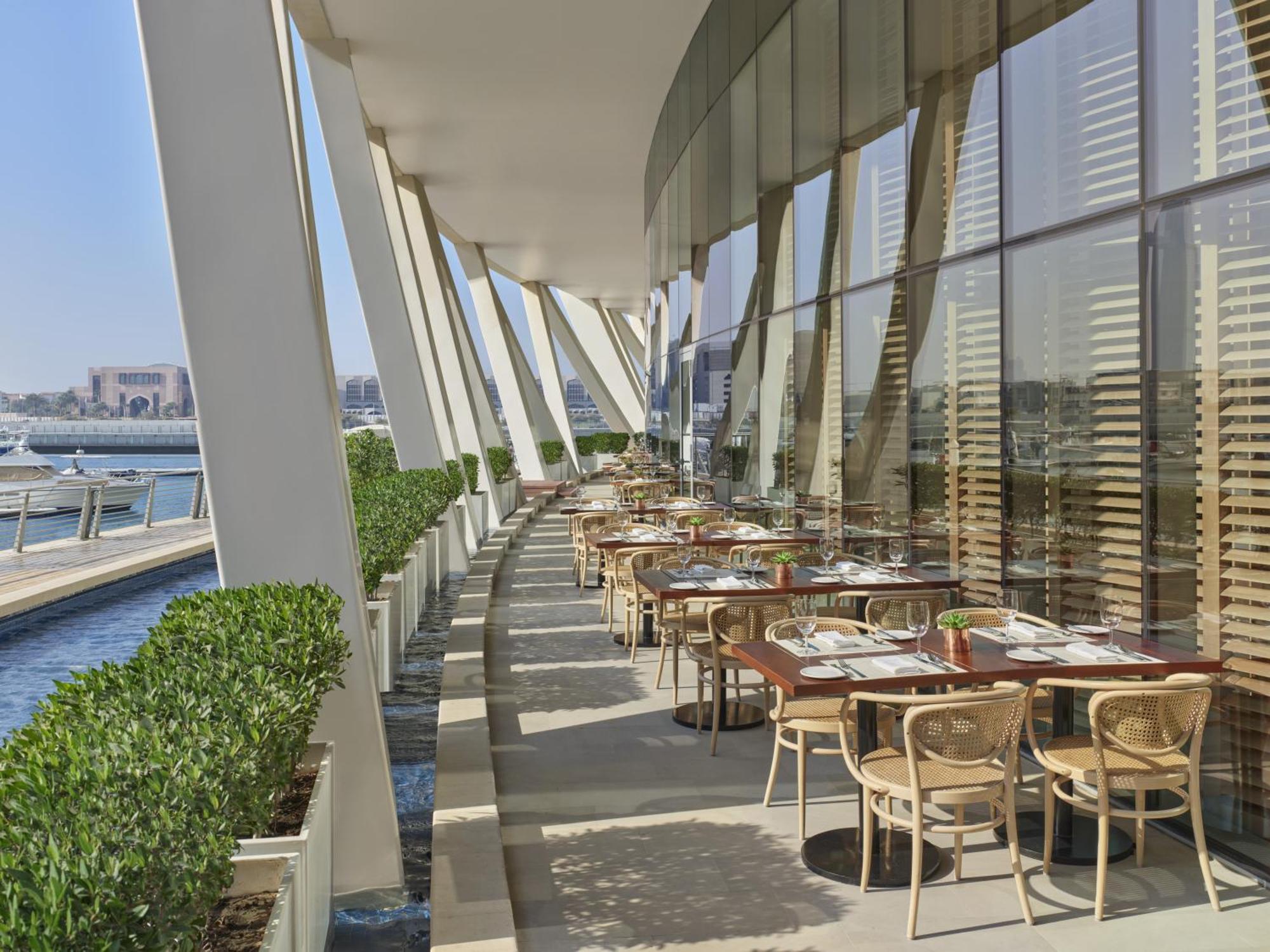The Abu Dhabi Edition Екстер'єр фото The Terrace