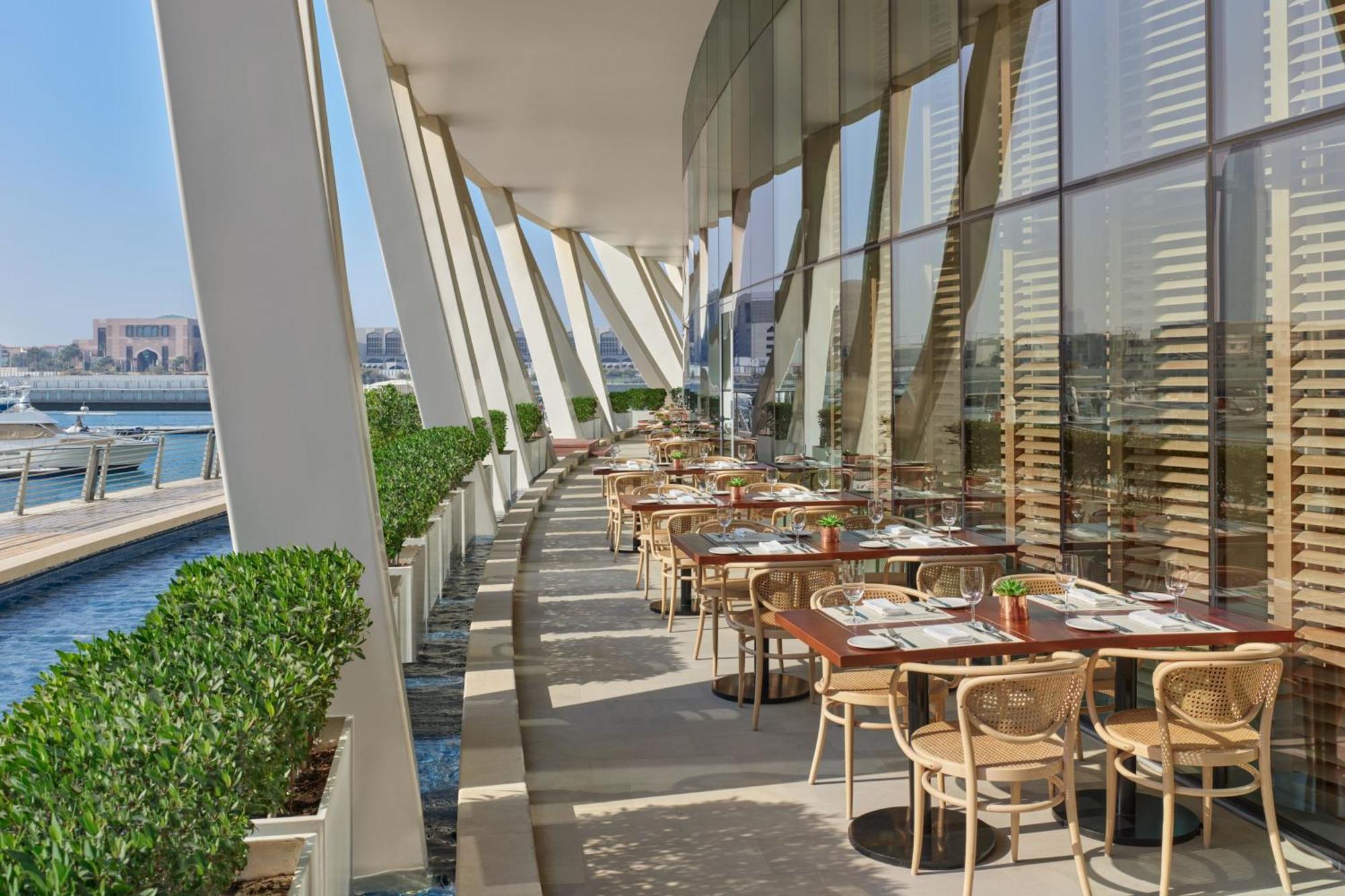 The Abu Dhabi Edition Екстер'єр фото The Terrace